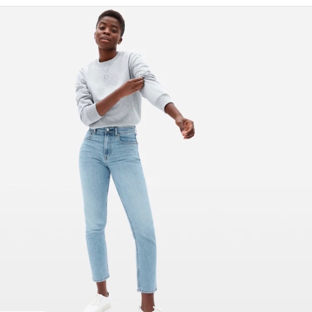 Everlane “the cheeky jean” size 27 light wash crop